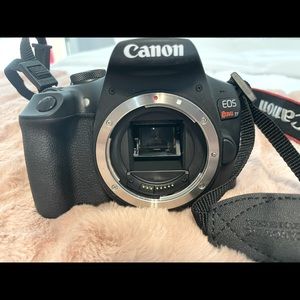 Canon EOS Rebel T7 Camera